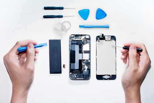 Smartphone iPhone wird repariert